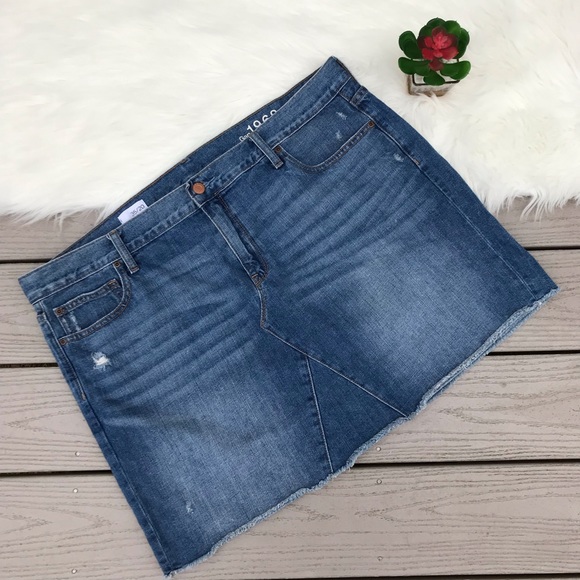 GAP Dresses & Skirts - GAP Lightly Distressed Raw Hem Denim Skirt 20